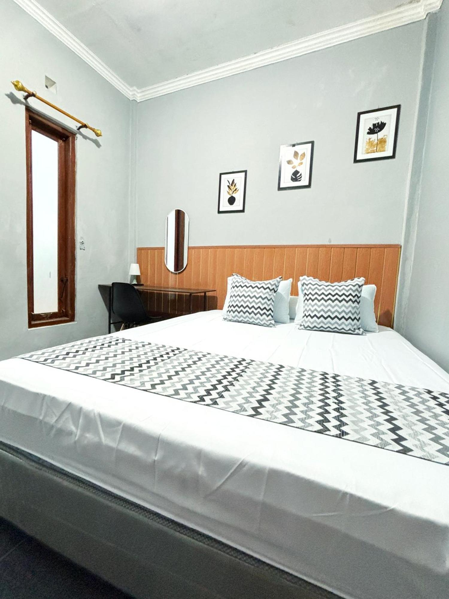 Jogja Day Inn Yogyakarta Esterno foto