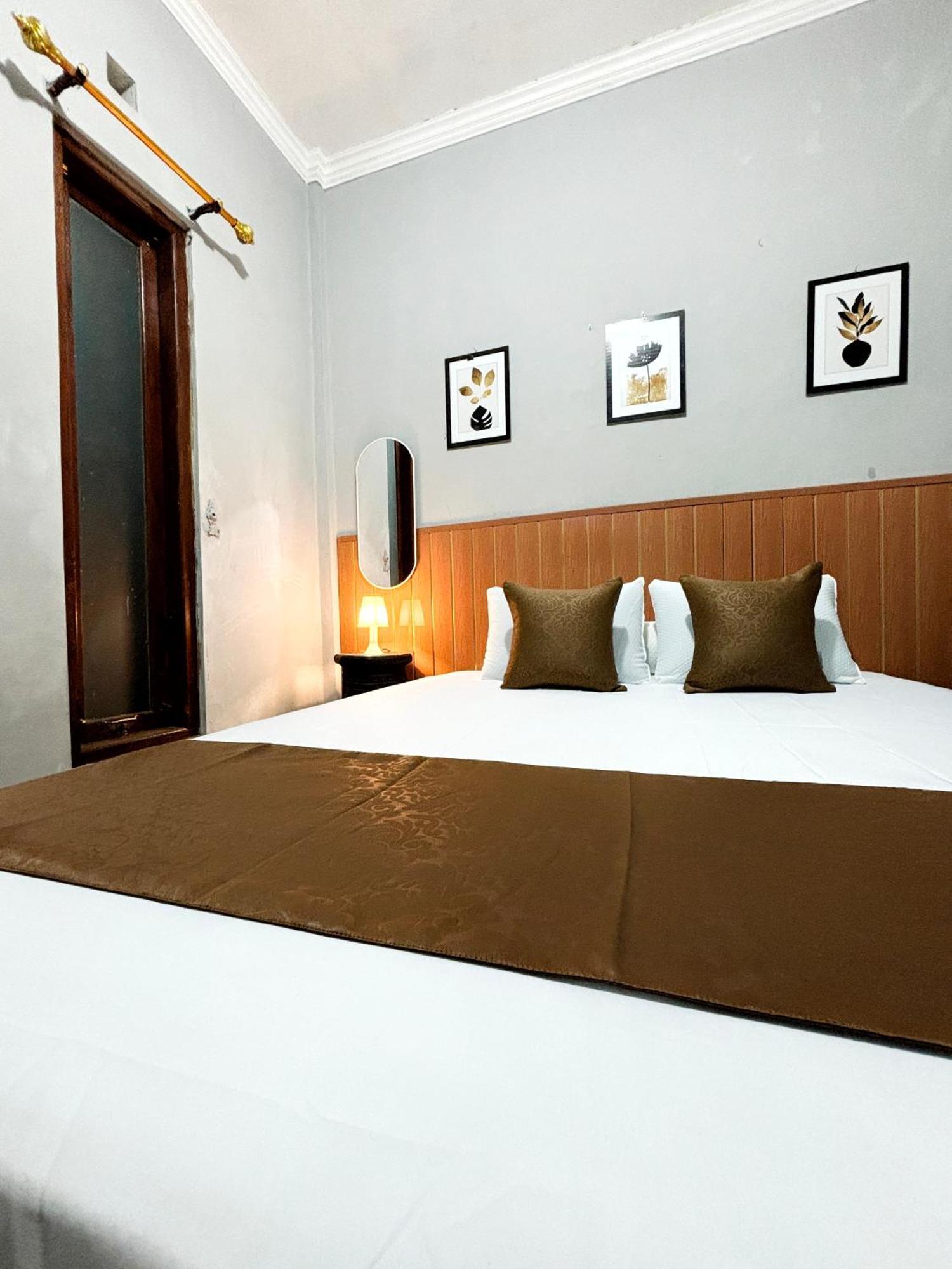 Jogja Day Inn Yogyakarta Esterno foto